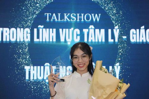 Nữ cử nhân trẻ đam mê nghiên cứu tâm lý học giáo dục