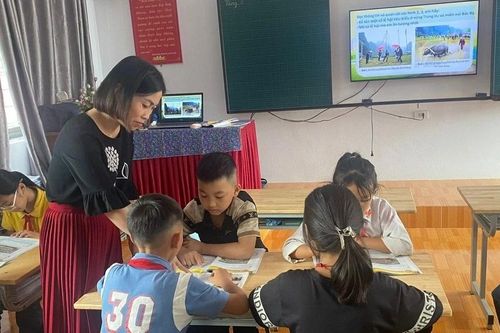 Ứng dụng công nghệ trong giảng dạy, quản lý: Lấp khoảng trống giáo viên