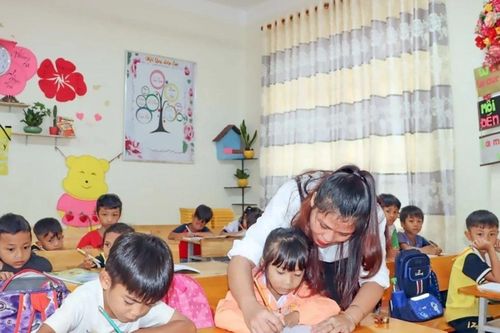 Bình Phước tăng cường bồi dưỡng giáo viên dạy tiếng dân tộc thiểu số