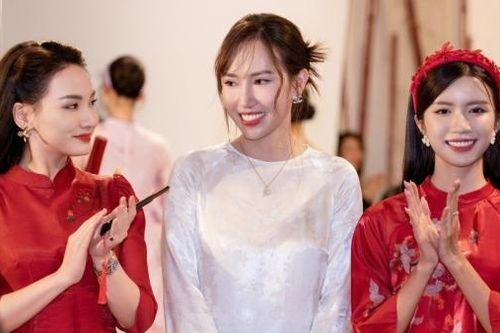 Diễn viên Bảo Thanh, Ngọc Huyền trình diễn bộ sưu tập áo dài tôn vinh giá trị Việt