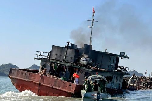 Đồn Biên phòng Cát Bà kịp thời cứu nạn tàu chở cát bị mắc cạn
