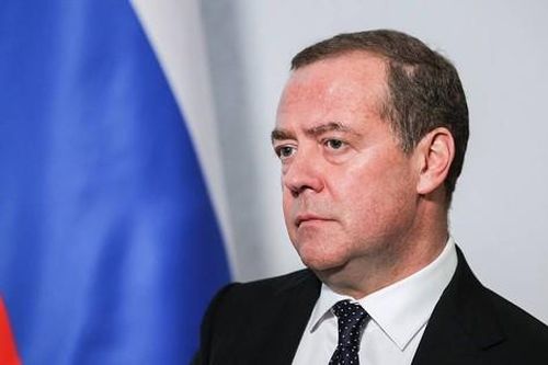 Ông Dmitry Medvedev úp mở về khả năng Nga tấn công căn cứ của NATO