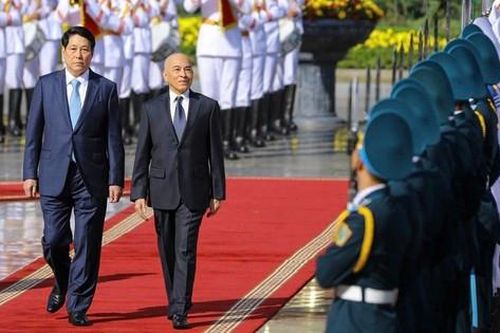 Chủ tịch nước Lương Cường chủ trì lễ đón Quốc vương Campuchia Norodom Sihamoni