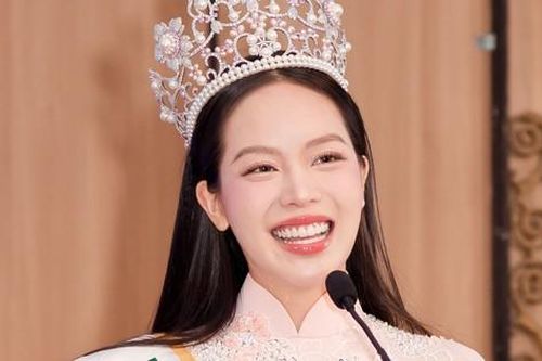 Hoa hậu Thanh Thủy nhận học bổng thạc sĩ toàn phần