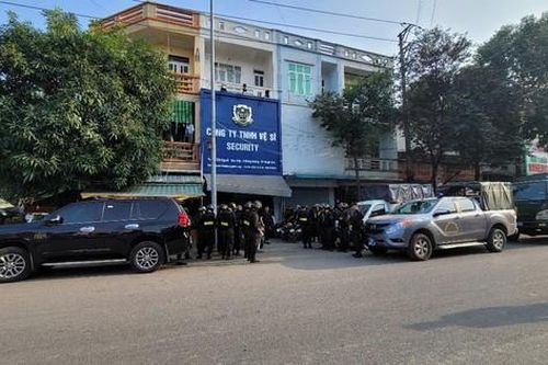 Hàng chục cảnh sát bao vây trụ sở một công ty vệ sỹ ở Thanh Hóa