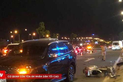 Ô tô tông loạt xe máy ở TP.HCM, nhiều người nhập viện