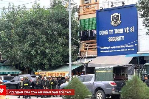 Nhiều cảnh sát xuất hiện tại một công ty vệ sĩ ở Thanh Hóa