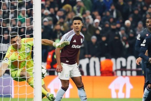 Emiliano Martinez cứu thua xuất thần, Aston Villa hòa Juventus