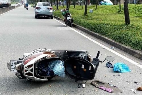 Phát hiện người đàn ông tử vong bên lề đường ở TPHCM