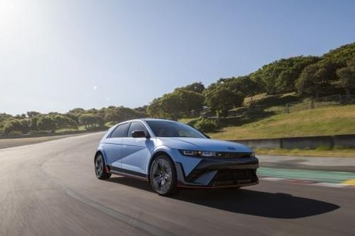 Tay đua drift Hàn Quốc biểu diễn 'taxi – ride' bằng xe điện tại Hyundai Experience Day 2024
