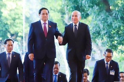 Thủ tướng Phạm Minh Chính nồng ấm hội kiến Quốc vương Campuchia