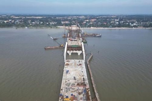 Cận cảnh công trình cầu Nhật Lệ 3 thuộc dự án đường ven biển qua Quảng Bình