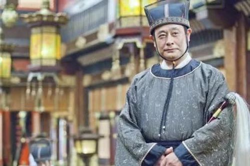 Khi các thái giám hầu hạ hoàng đế và phi tần thường âm thầm giấu một thứ trong đế giày, thứ này có thể cứu mạng họ, đó là gì?