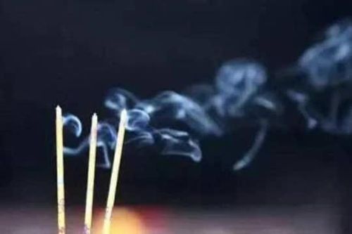 Từ xưa người ta đốt ba nén hương, ba nén hương tượng trưng cho điều gì? Không phải mê tín đâu, đọc xong có thêm kiến thức