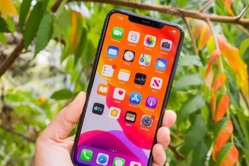iPhone 11 Pro Max là ông già gân của Apple, ra mắt từ 2019 trang bị vẫn chất hơn iPhone 16, giá rẻ