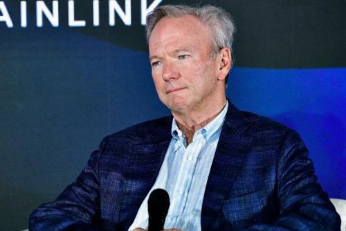 Cựu CEO của Google cảnh báo 'bạn gái AI' có thể gây hại cho giới trẻ