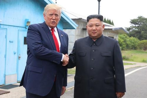 Nhóm của ông Trump cân nhắc đàm phán trực tiếp với Triều Tiên