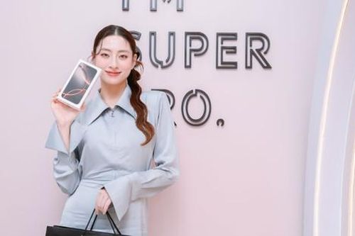 Hoa hậu Lương Thùy Linh tiết lộ 5 năm liền vẫn chỉ sắm iPhone ở một nơi