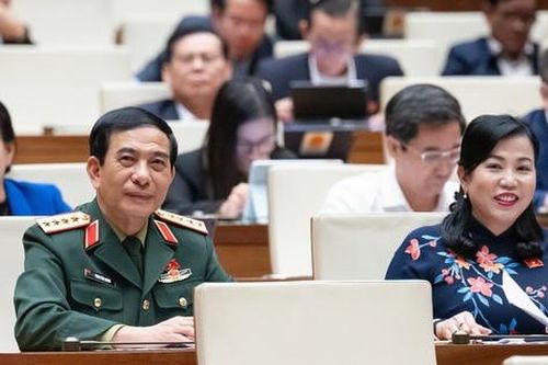 Điều chỉnh tăng tuổi phục vụ tại ngũ của sĩ quan quân đội phù hợp với thực tiễn và lao động đặc thù