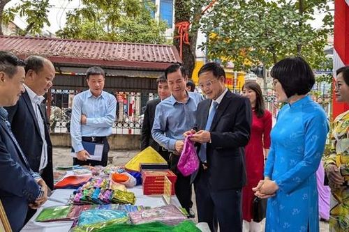 Hội LHPN tỉnh Hà Nam: Khen thưởng 6 tập thể, 12 cá nhân điển hình trong thực hiện Đề án 01