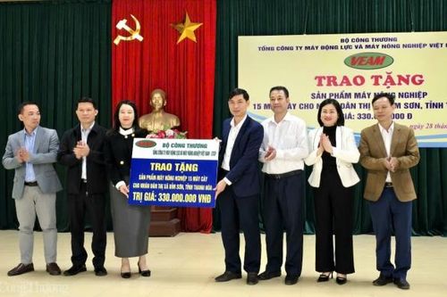 VEAM trao tặng 27 máy cày cho hộ dân bị ảnh hưởng thiên tai ở Thanh Hóa