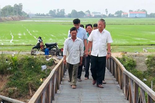 Thông xe cầu tạm vào xã Vĩnh Phước