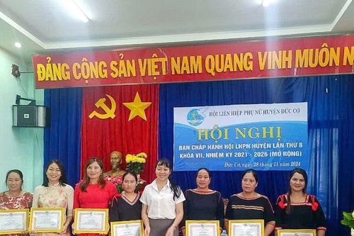 Đức Cơ: Khen thưởng 7 phụ nữ tiêu biểu