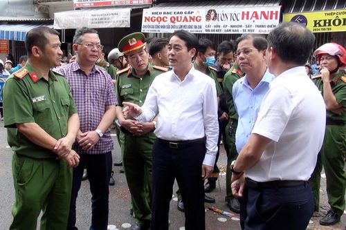 Bí thư Tỉnh ủy và Chủ tịch UBND tỉnh đến hiện trường chỉ đạo khắc phục hậu quả vụ cháy nhà ở Nha Trang