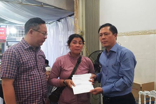 Lãnh đạo TP. Nha Trang thăm, động viên gia đình nạn nhân vụ cháy nhà