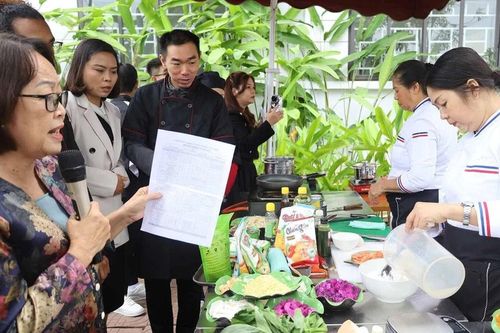 Chia sẻ kinh nghiệm sư phạm ẩm thực với sinh viên Trường Cao đẳng Lào Cai