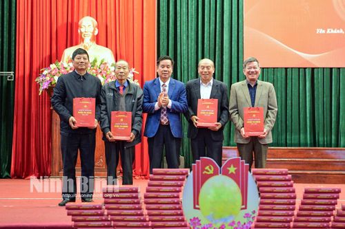 Huyện ủy Yên Khánh ra mắt cuốn sách Lịch sử Đảng bộ huyện Yên Khánh (1945-2020)
