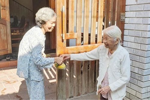 Tình nghĩa láng giềng