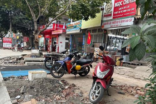 Hà Đông (Hà Nội): Người dân bức xúc vì vỉa hè sửa gần 3 tháng chưa xong
