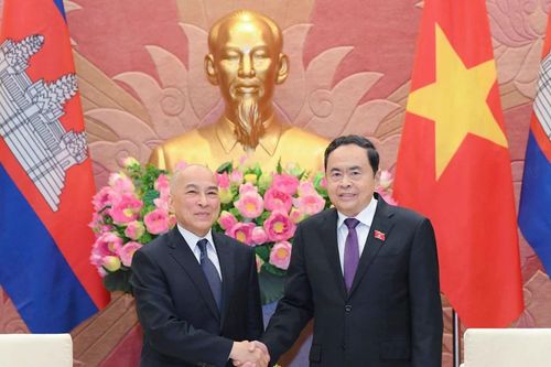 Chủ tịch Quốc hội Trần Thanh Mẫn hội kiến Quốc vương Campuchia Norodom Sihamoni