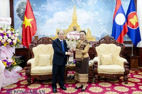Hội VASEAN chúc mừng 49 năm Quốc khánh nước CHDCND Lào