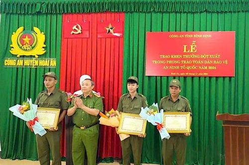 Góp phần lần ra manh mối vụ giết người, ba thành viên Tổ Bảo vệ thôn được Bộ Công an tặng Bằng khen