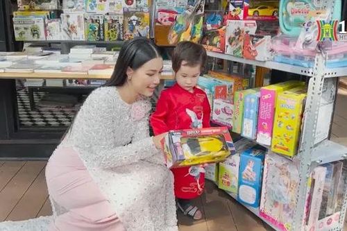 Sao Việt bảo vệ con trước áp lực nổi tiếng