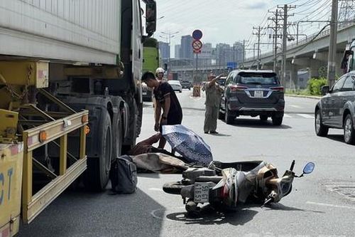 TPHCM: Nữ sinh bị xe container cuốn vào gầm tại ngã tư MK