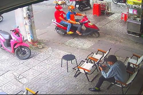 Hai con nghiện chuyên 'đá xế' sa lưới