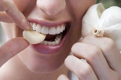 Mùa lạnh có nên ăn tỏi sống để tăng đề kháng?