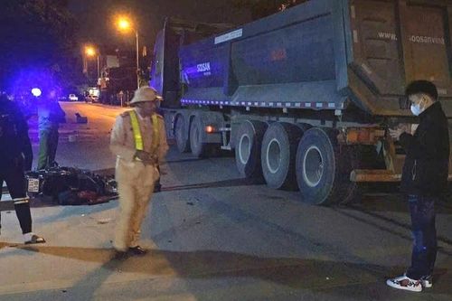 Ô tô tông nhóm người đi bộ tập thể dục khiến 1 người chết, 2 người bị thương