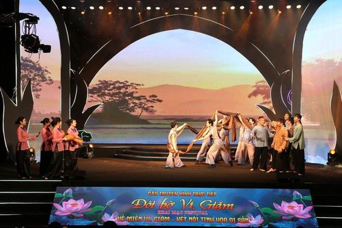 Lắng đọng chương trình nghệ thuật 'Đôi bờ ví, giặm'