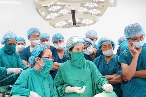 Hiếm gặp trường hợp xoắn vòi tử cung ở bé gái 11 tuổi