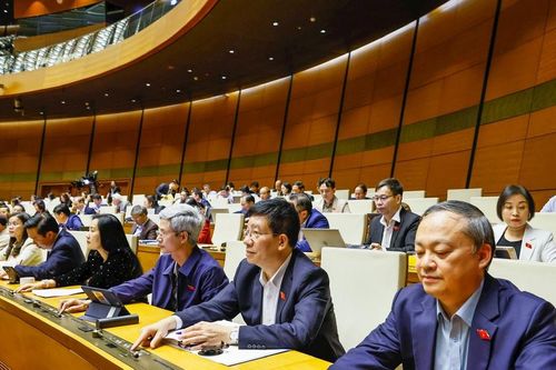 Cho phép cơ sở y tế công lập tự quyết định mua sắm thuốc, thiết bị y tế