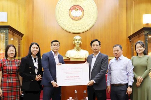 Thêm nguồn lực giúp người dân vùng lũ tái thiết cuộc sống
