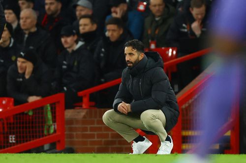 Hai nửa sáng tối trong chiến thắng của Manchester United