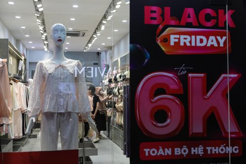 Quần áo đồng giá 6.000 đồng ngày Black Friday nhưng không hút khách