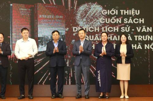 Quận Hai Bà Trưng giới thiệu sách về di tích lịch sử - văn hóa bản in, điện tử