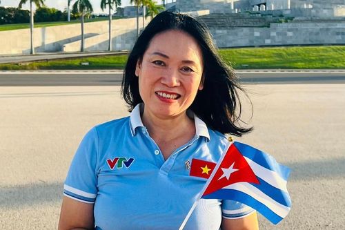 Nhà báo Tạ Bích Loan về hưu: Nhớ lại bài học bị khán giả viết thư đòi 'đuổi' thuở mới vào nghề