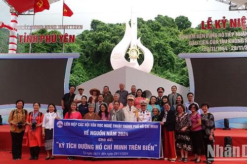 Văn nghệ sĩ Thành phố Hồ Chí Minh về nguồn tại Phú Yên